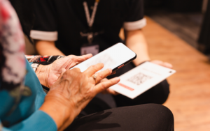 Tem xác thực điện tử chăm sóc khách hàng: Nâng cao trải nghiệm hậu mãi